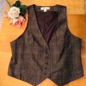 Decree XL striped vest with buttons and clasp.
